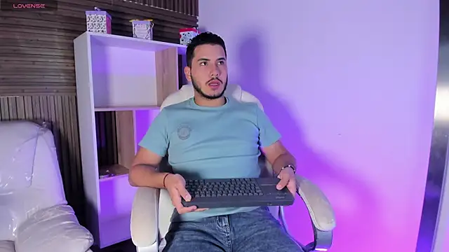 Axel grey  online show from 10/11/25, 12:17