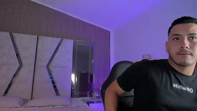Snapshot of Axel_grey_ chatting on 05/26/26, 12:36 Axel grey online show from 05/26/26, 12:36