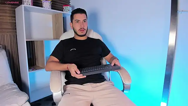 Axel grey  online show from 10/12/25, 11:55