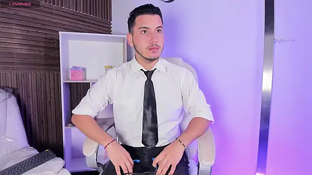 Axel grey  online show from 10/31/25, 12:46