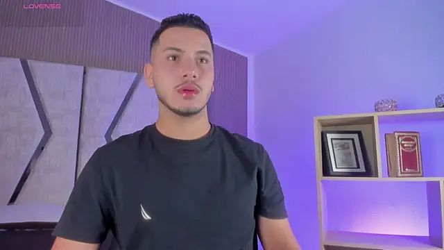 Snapshot of Axel_grey_ chatting on 05/28/26, 12:22 Axel grey online show from 05/28/26, 12:22