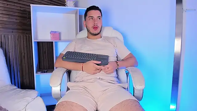 Axel grey  online show from 10/29/25, 12:26