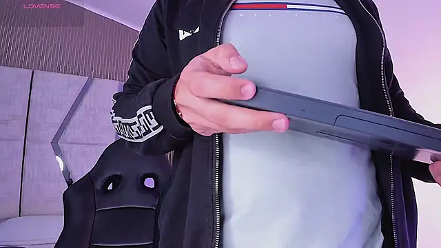 Axel grey  online show from 01/17/26, 12:42