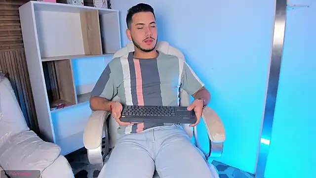 Axel grey  online show from 09/25/25, 12:11