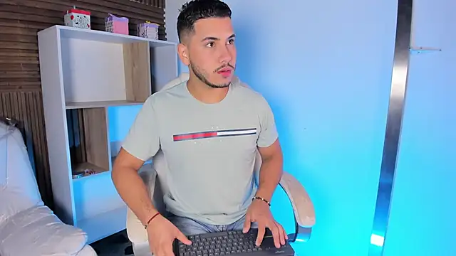 Axel grey  online show from 09/23/25, 12:34