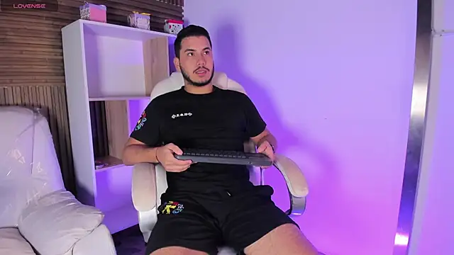 Axel grey  online show from 10/14/25, 12:28