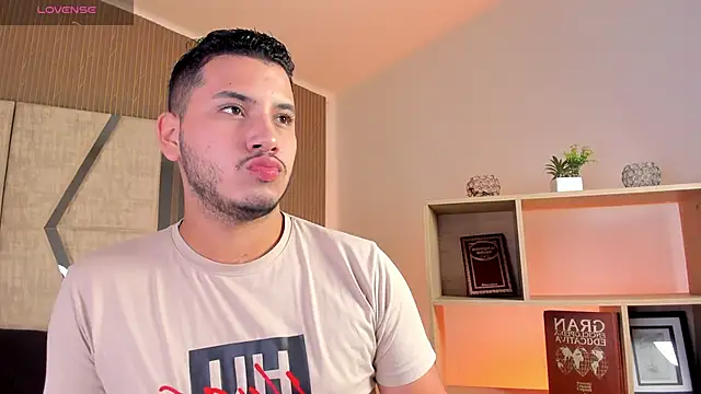 Axel grey  online show from 04/10/26, 12:45