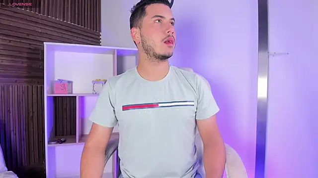 Axel grey  online show from 11/06/25, 12:20