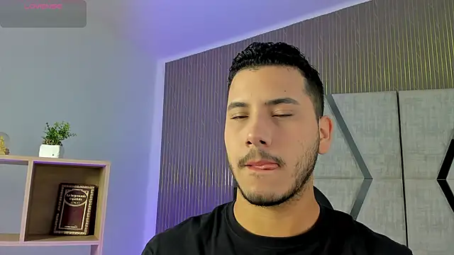 Axel grey  online show from 03/07/26, 12:21