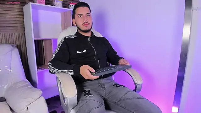 Axel grey  online show from 10/10/25, 12:17