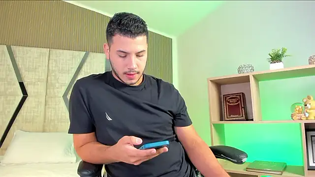 Axel grey  online show from 03/25/26, 12:37