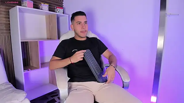 Axel grey  online show from 10/18/25, 12:18