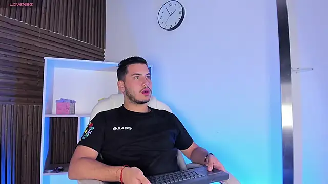 Axel grey  online show from 11/04/25, 12:31