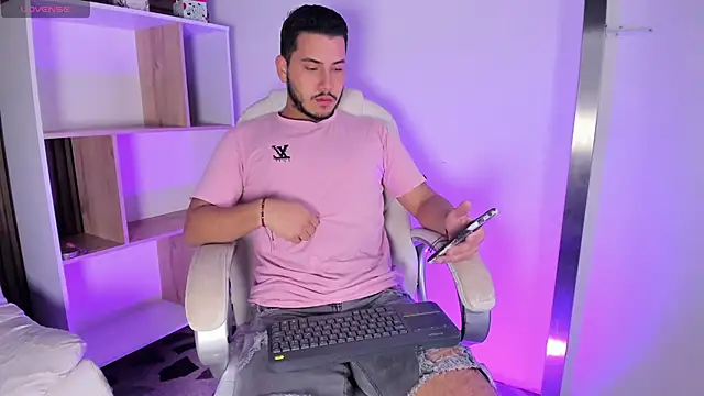 Axel grey  online show from 10/15/25, 12:24