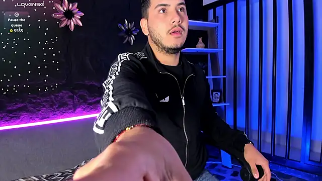 Axel grey  online show from 12/20/25, 12:30