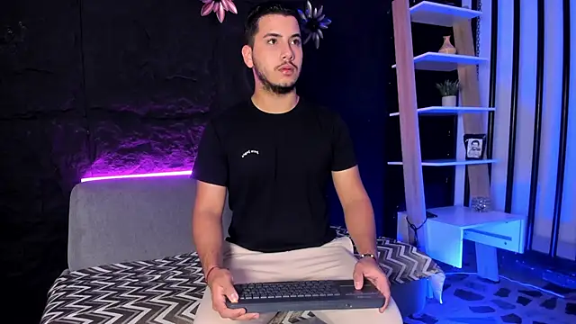 Axel grey  online show from 12/21/25, 11:45