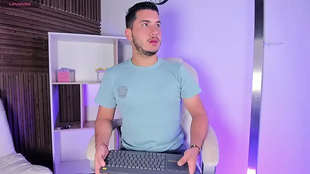 Axel grey  online show from 11/08/25, 12:20