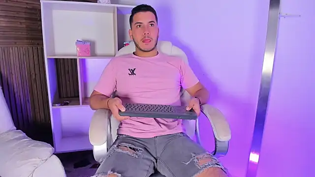 Axel grey  online show from 10/27/25, 12:17