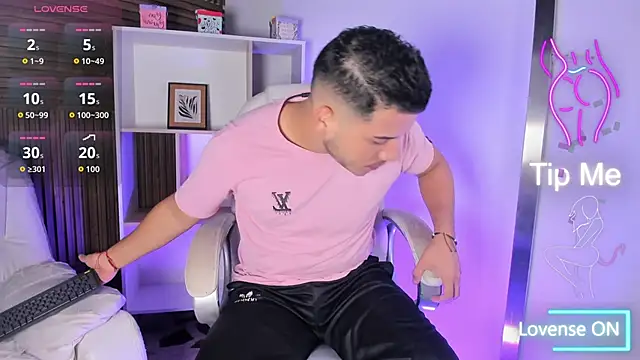 Axel grey  online show from 11/16/25, 11:37