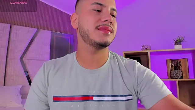 Snapshot of Axel_grey_ chatting on 04/21/26, 12:45 Axel grey online show from 04/21/26, 12:45