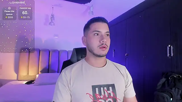 Snapshot of Axel_grey_ chatting on 06/02/26, 04:34 Axel grey online show from 06/02/26, 04:34