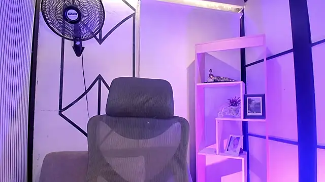 Snapshot of Axel_grey_ chatting on 06/14/26, 05:08 Axel grey online show from 06/14/26, 05:08