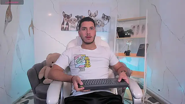 Axel grey  online show from 11/01/25, 12:32