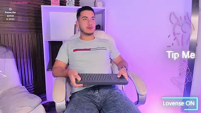 Axel grey  online show from 11/18/25, 12:41