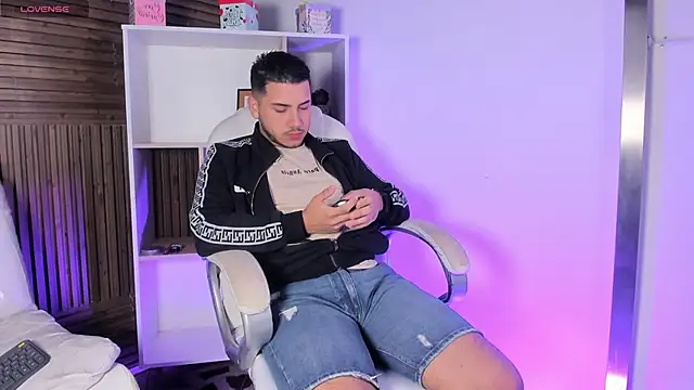 Axel grey  online show from 11/19/25, 12:27