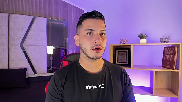 Snapshot of Axel_grey_ chatting on 07/11/26, 12:38 Axel grey online show from 07/11/26, 12:38