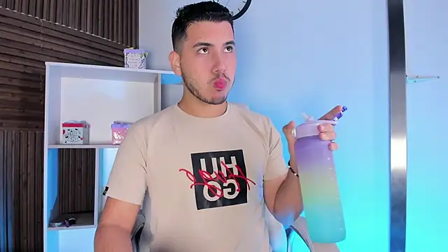 Axel grey  online show from 10/23/25, 12:15