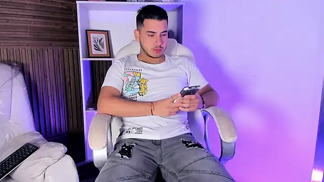 Axel grey  online show from 12/04/25, 12:15