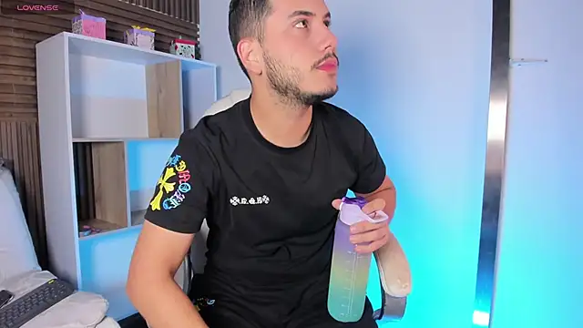 Axel grey  online show from 10/06/25, 12:17