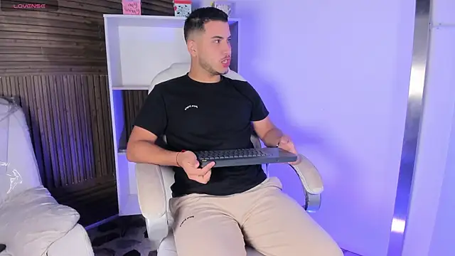 Axel grey  online show from 11/14/25, 12:20