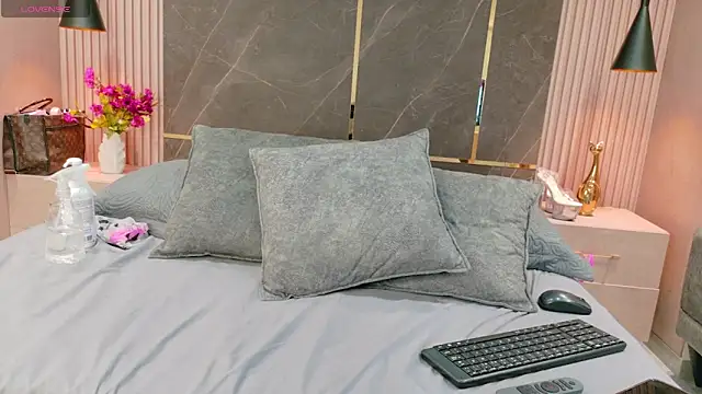 SophiieEvanss online show from 12/02/25, 04:03