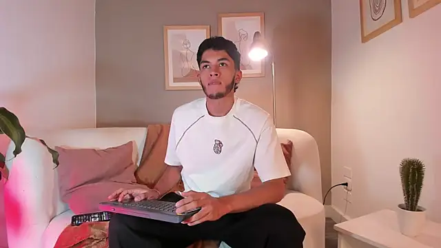Tylerffoxx online show from 05/08/26, 09:29