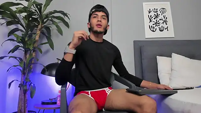 Tylerffoxx online show from 05/14/26, 07:33