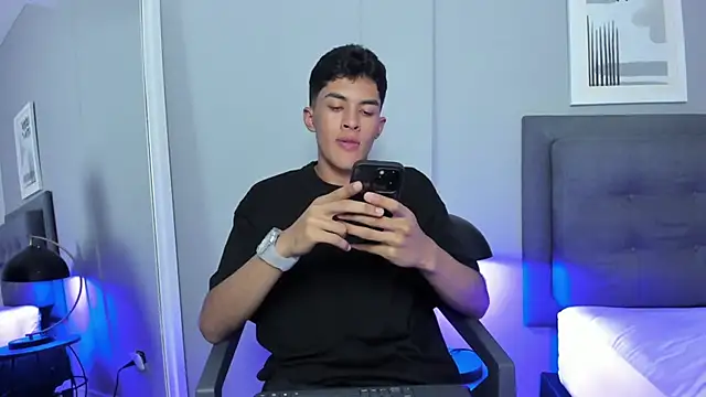 Tylerffoxx online show from 11/06/25, 08:24