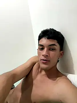 Snapshot of Tylerffoxx chatting on 10/14/25, 08:04 Tylerffoxx online show from 10/14/25, 08:04
