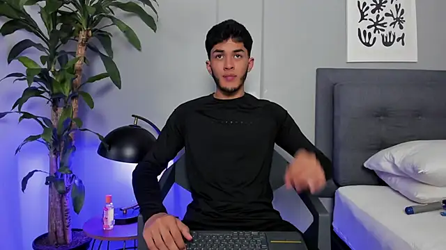 Tylerffoxx online show from 05/04/26, 08:44