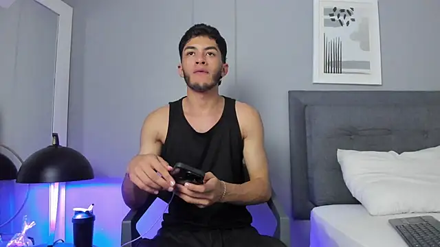 Tylerffoxx online show from 03/12/26, 10:14