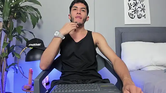 Snapshot of Tylerffoxx chatting on 06/30/26, 10:32 Tylerffoxx online show from 06/30/26, 10:32