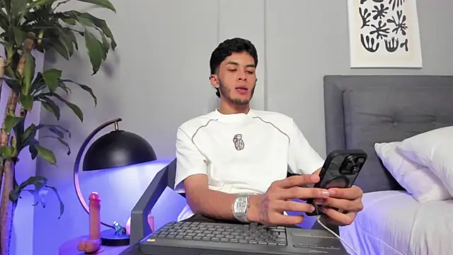Snapshot of Tylerffoxx chatting on 06/26/26, 11:10 Tylerffoxx online show from 06/26/26, 11:10