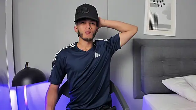 Tylerffoxx online show from 04/07/26, 08:21