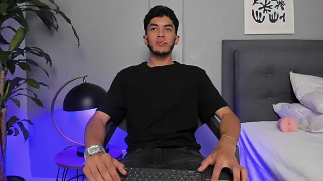 Tylerffoxx online show from 05/31/26, 08:42