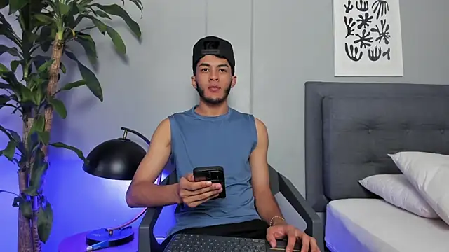 Tylerffoxx online show from 04/14/26, 08:47