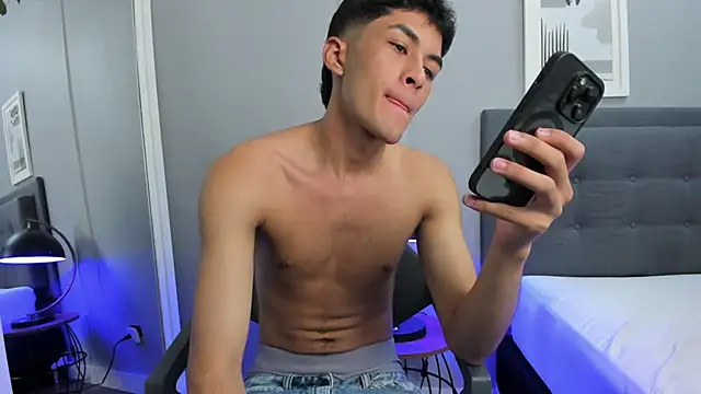 Tylerffoxx online show from 11/05/25, 09:29