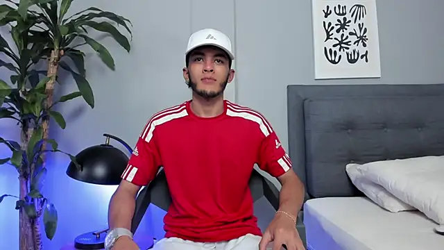 Tylerffoxx online show from 05/13/26, 09:33