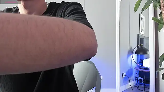 Snapshot of Tylerffoxx chatting on 09/15/25, 08:31 Tylerffoxx online show from 09/15/25, 08:31