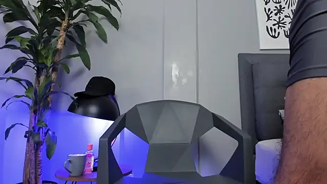 Tylerffoxx online show from 05/11/26, 09:23